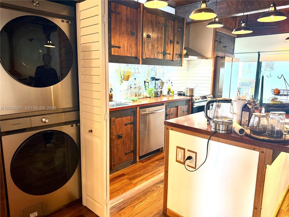 For Sale: $480,000 (3 beds, 2 baths, 1688 Square Feet)