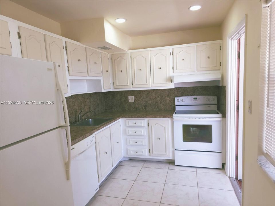 En Venta: $128,000 (2 camas, 2 baños, 1044 Pies cuadrados)