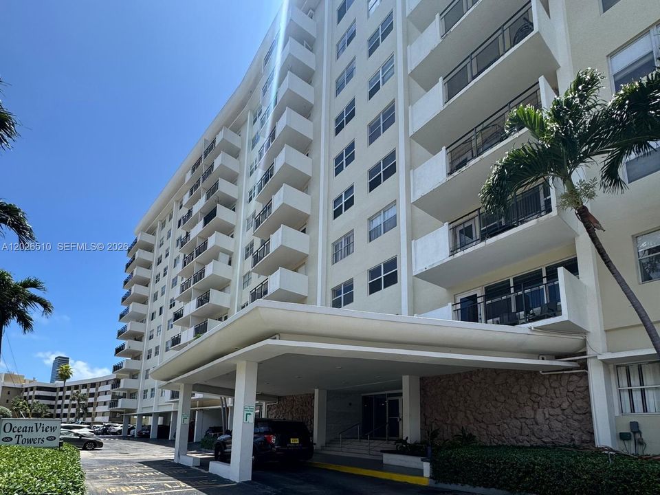 For Rent: $2,595 (2 beds, 2 baths, 1200 Square Feet)