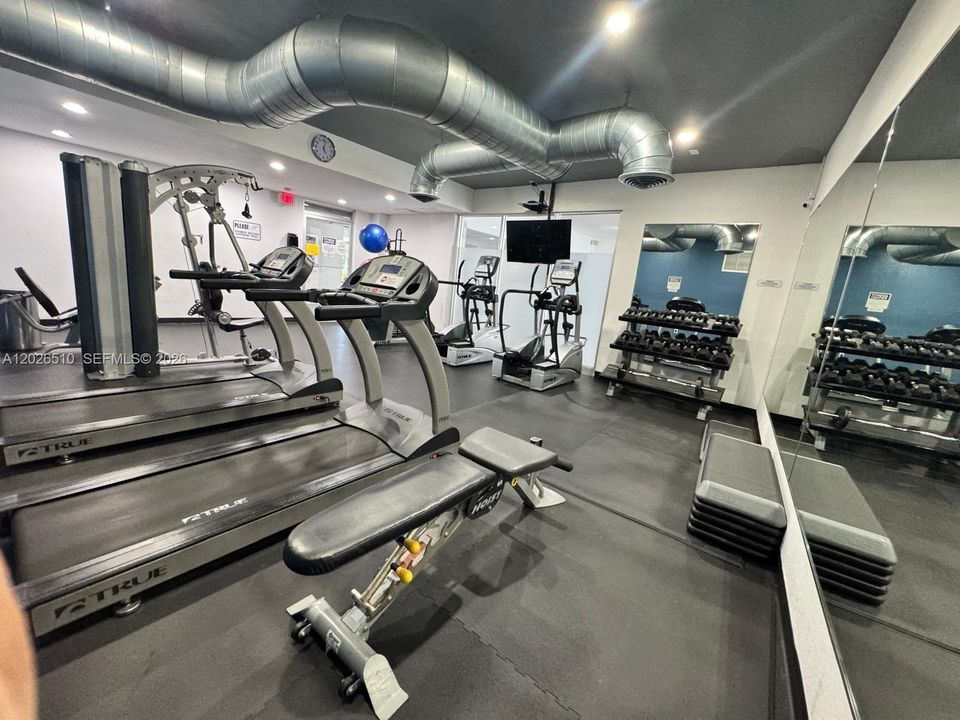 For Rent: $2,595 (2 beds, 2 baths, 1200 Square Feet)