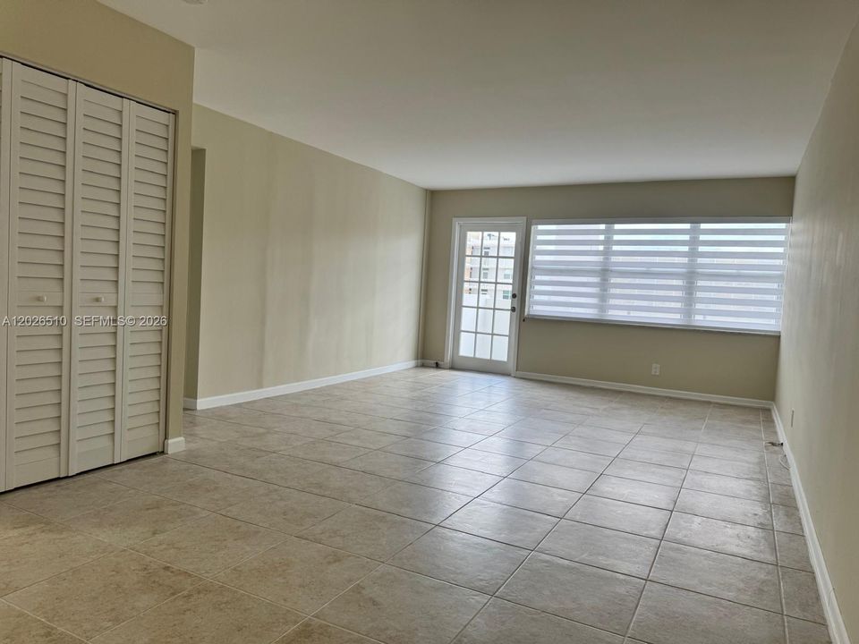 For Rent: $2,595 (2 beds, 2 baths, 1200 Square Feet)