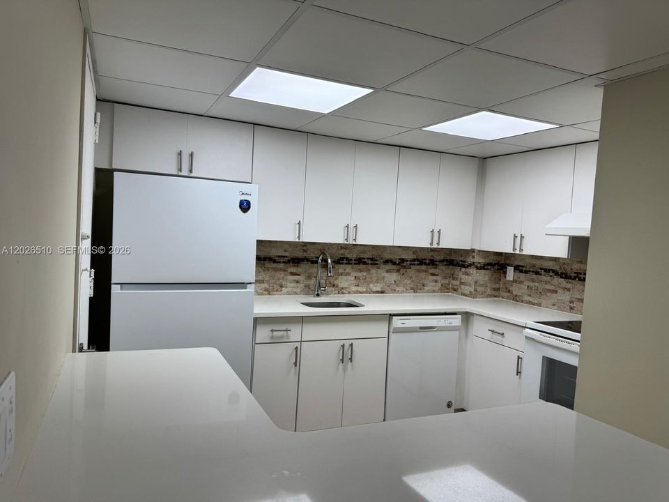 For Rent: $2,595 (2 beds, 2 baths, 1200 Square Feet)