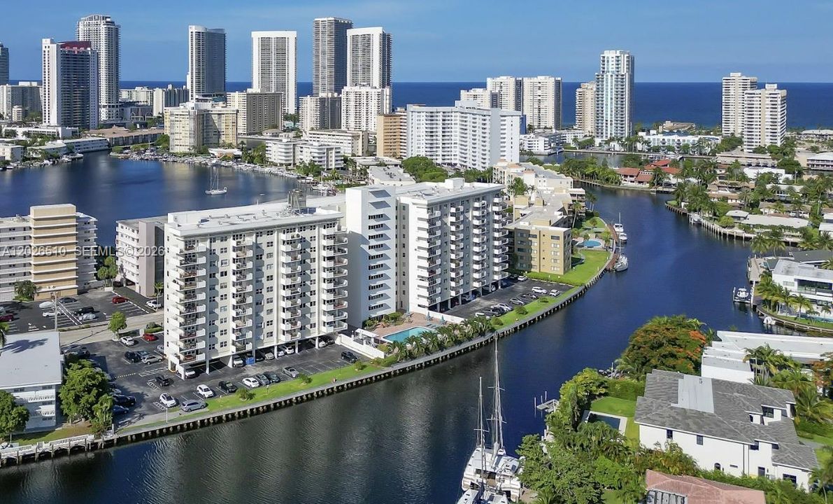 For Rent: $2,595 (2 beds, 2 baths, 1200 Square Feet)
