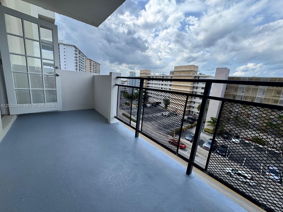 For Rent: $2,595 (2 beds, 2 baths, 1200 Square Feet)