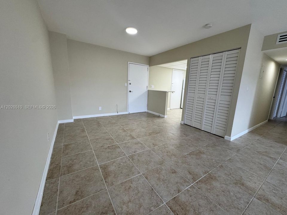 For Rent: $2,595 (2 beds, 2 baths, 1200 Square Feet)
