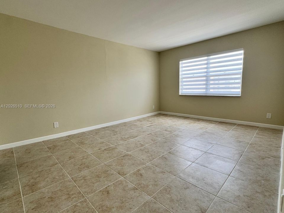 For Rent: $2,595 (2 beds, 2 baths, 1200 Square Feet)