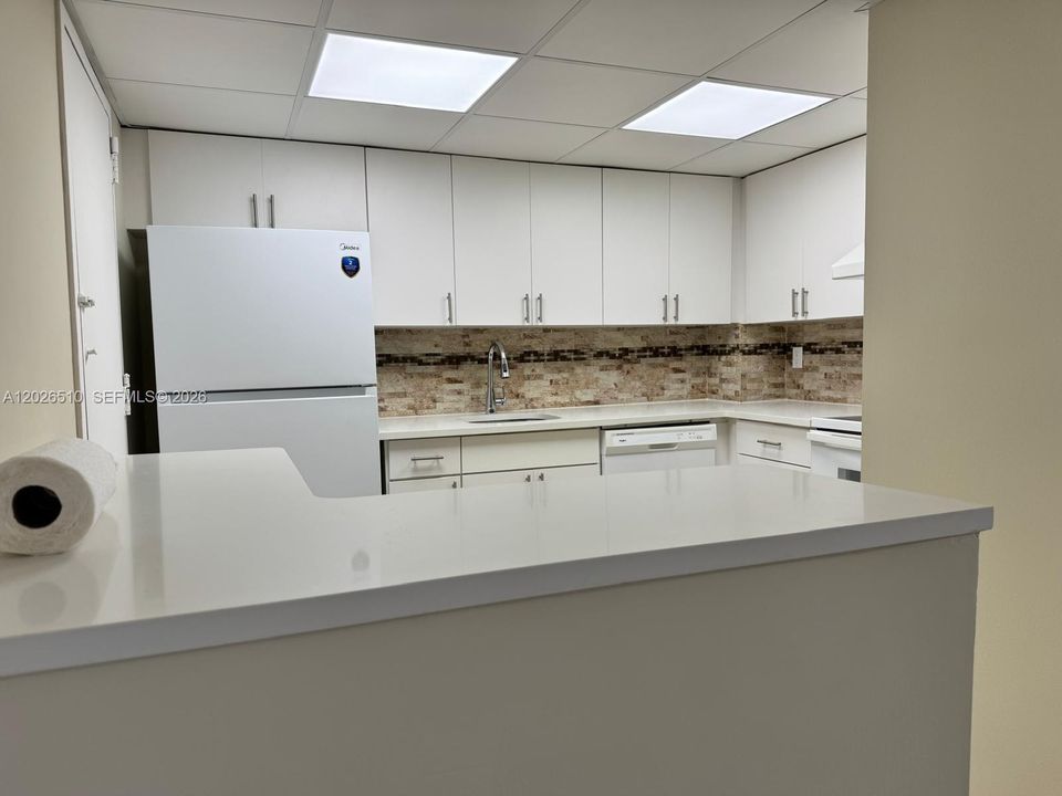 For Rent: $2,595 (2 beds, 2 baths, 1200 Square Feet)