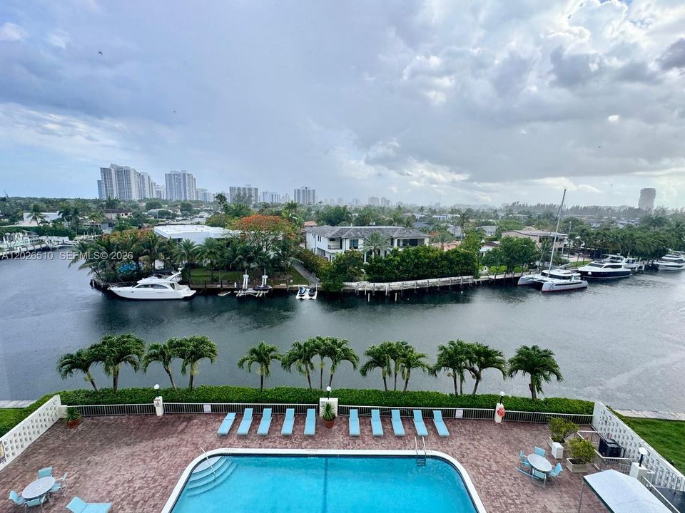 For Rent: $2,595 (2 beds, 2 baths, 1200 Square Feet)