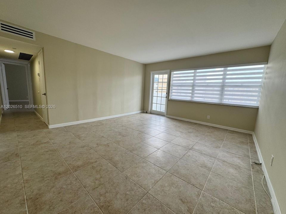 For Rent: $2,595 (2 beds, 2 baths, 1200 Square Feet)