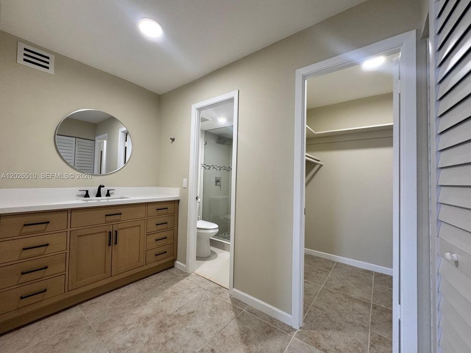 For Rent: $2,595 (2 beds, 2 baths, 1200 Square Feet)