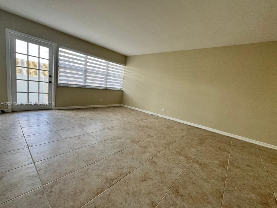 For Rent: $2,595 (2 beds, 2 baths, 1200 Square Feet)