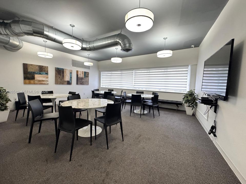 For Rent: $2,595 (2 beds, 2 baths, 1200 Square Feet)