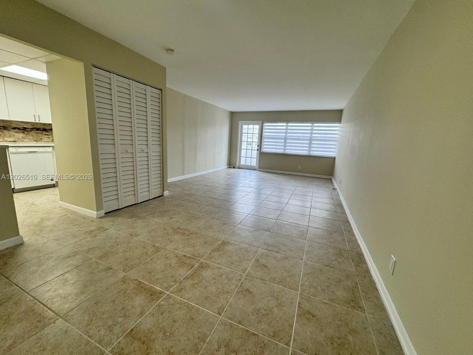 For Rent: $2,595 (2 beds, 2 baths, 1200 Square Feet)