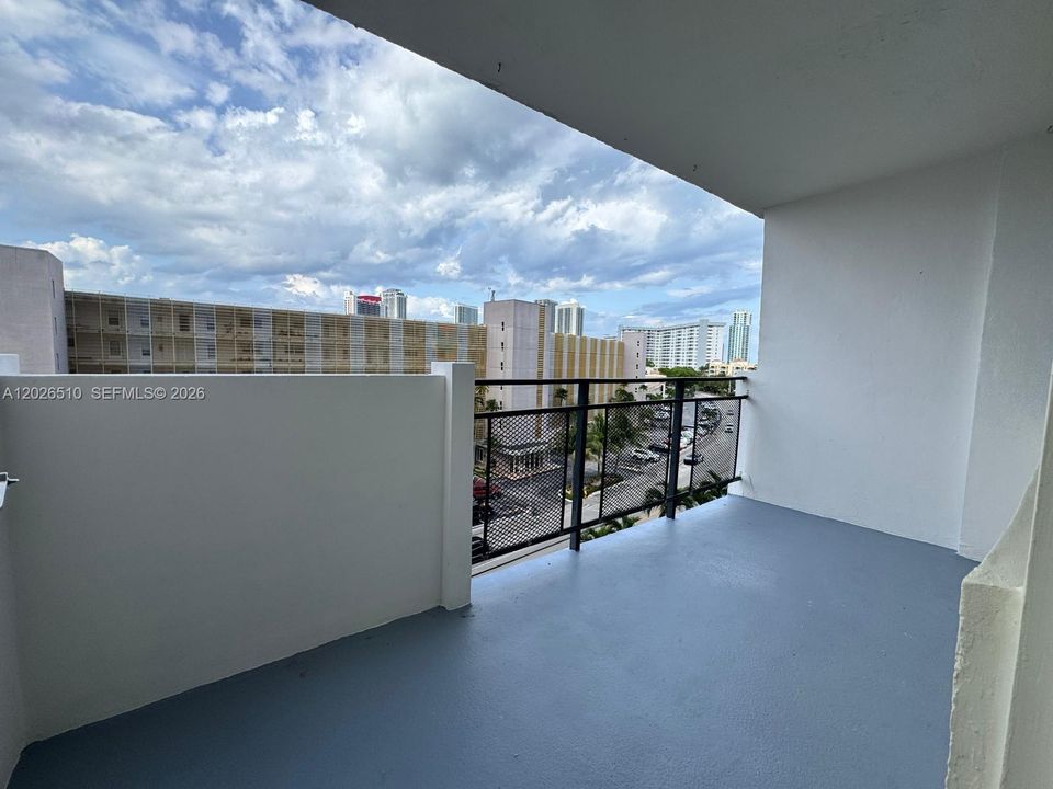 For Rent: $2,595 (2 beds, 2 baths, 1200 Square Feet)
