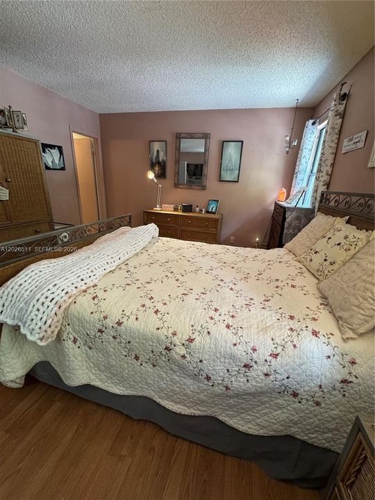 For Sale: $404,900 (2 beds, 2 baths, 1260 Square Feet)