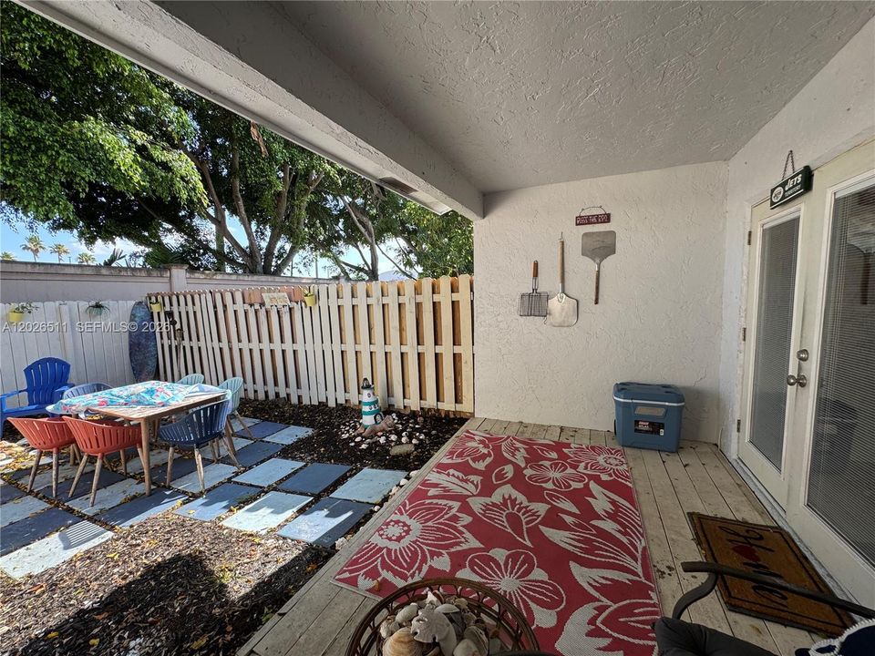 For Sale: $404,900 (2 beds, 2 baths, 1260 Square Feet)