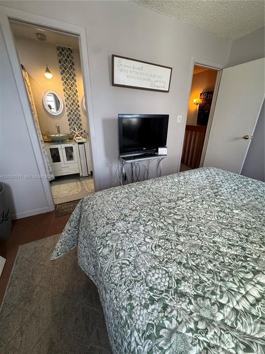 For Sale: $404,900 (2 beds, 2 baths, 1260 Square Feet)