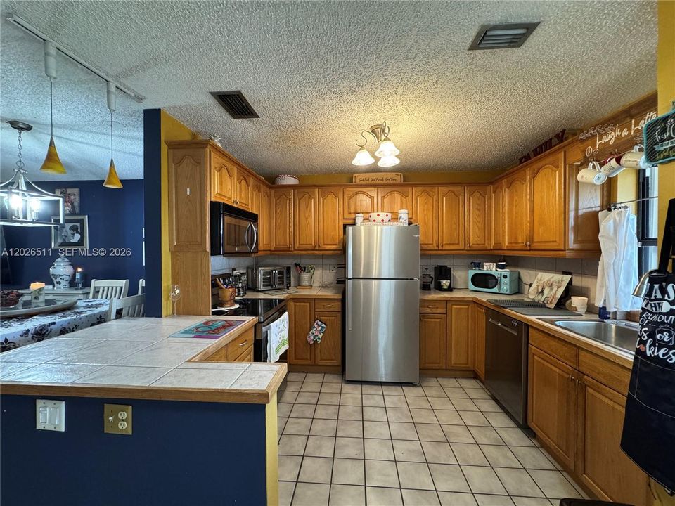 For Sale: $404,900 (2 beds, 2 baths, 1260 Square Feet)