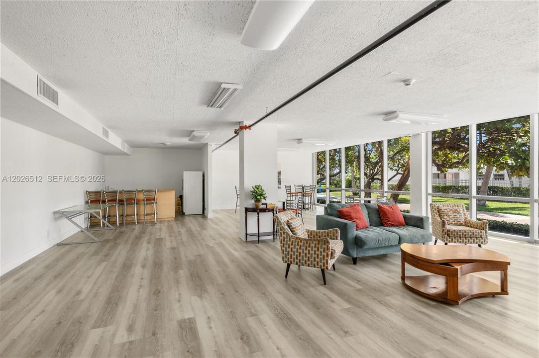 For Rent: $3,500 (1 beds, 1 baths, 1122 Square Feet)