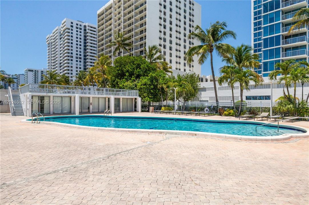 For Rent: $3,500 (1 beds, 1 baths, 1122 Square Feet)