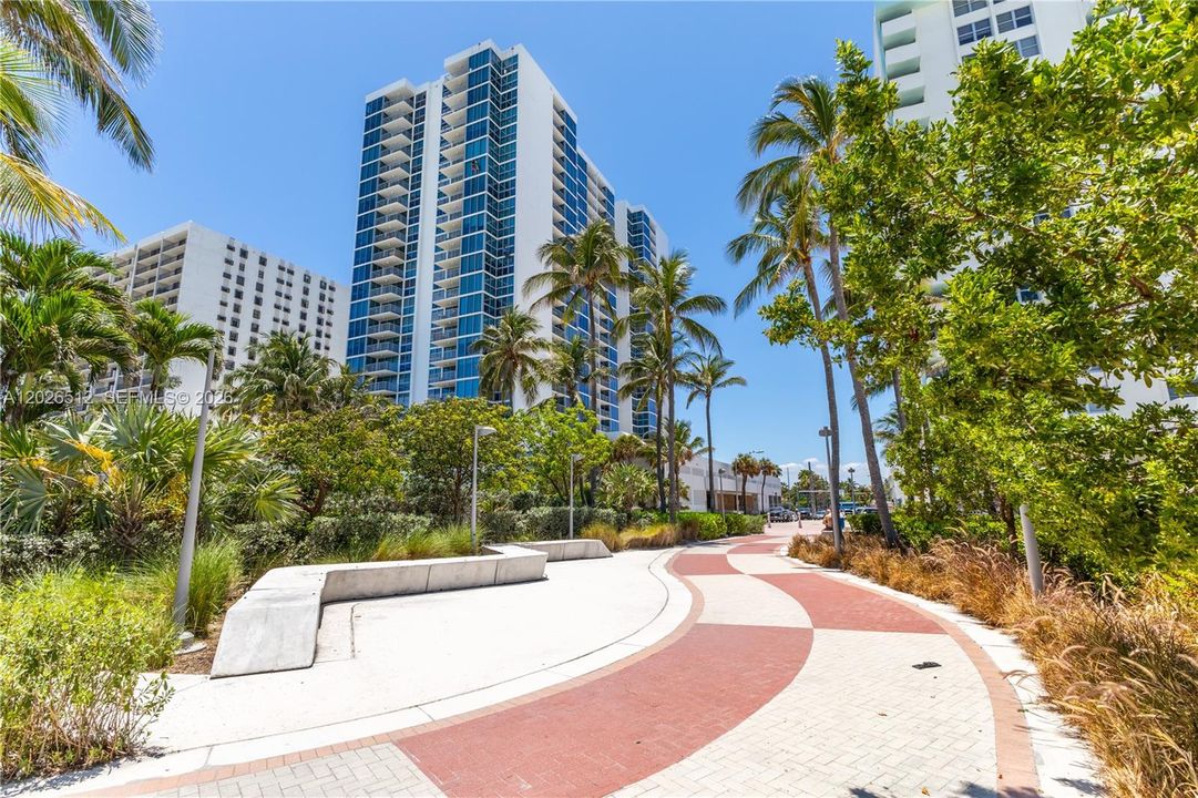 For Rent: $3,500 (1 beds, 1 baths, 1122 Square Feet)
