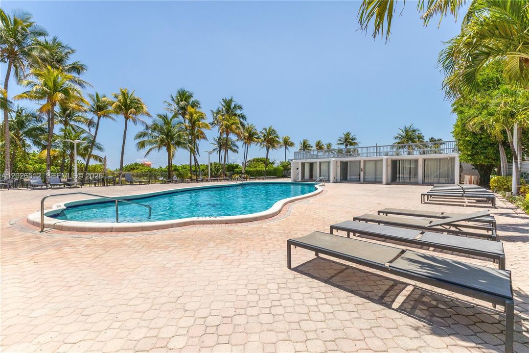 For Rent: $3,500 (1 beds, 1 baths, 1122 Square Feet)