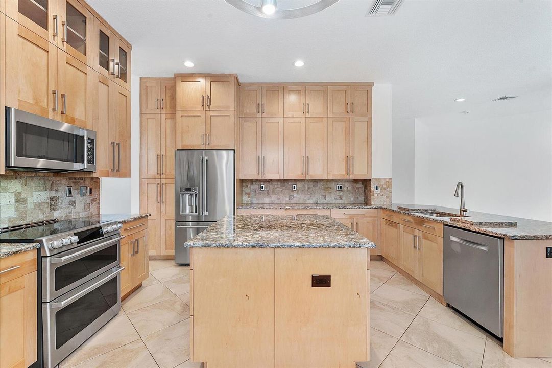 16-11525 NW 49th Court_016