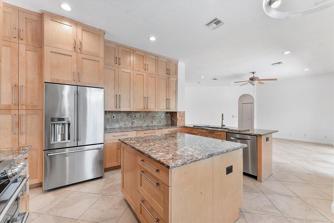 18-11525 NW 49th Court_018