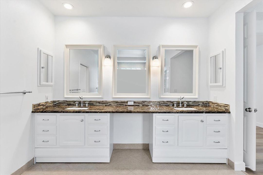 42-11525 NW 49th Court_042