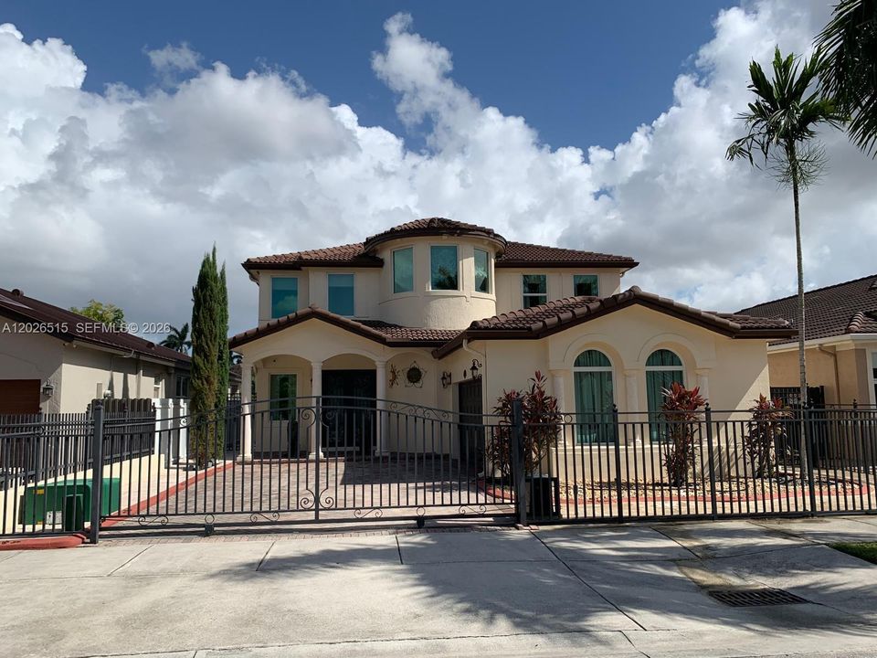 For Sale: $985,000 (4 beds, 3 baths, 2426 Square Feet)