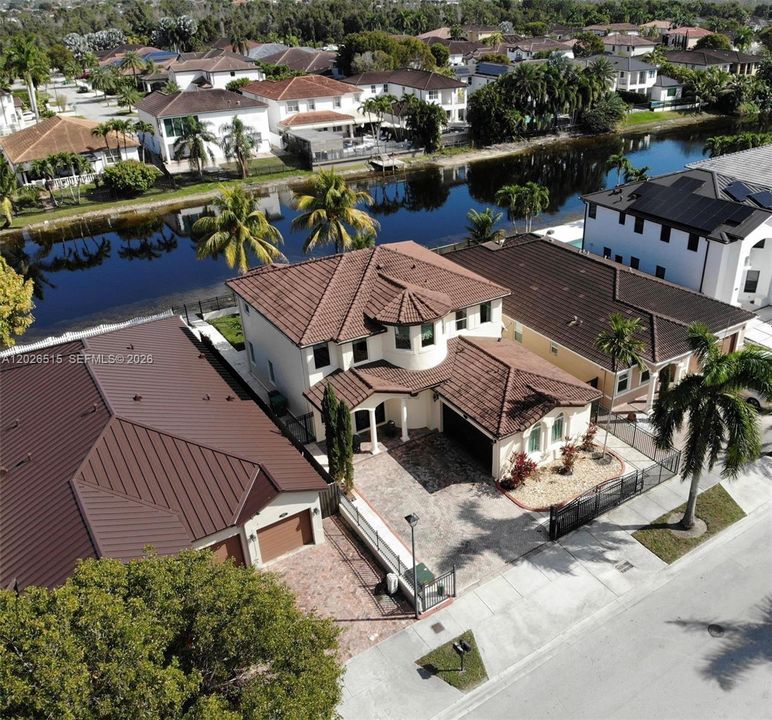 For Sale: $985,000 (4 beds, 3 baths, 2426 Square Feet)