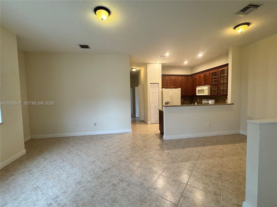 En Renta: $2,450 (2 camas, 2 baños, 1077 Pies cuadrados)