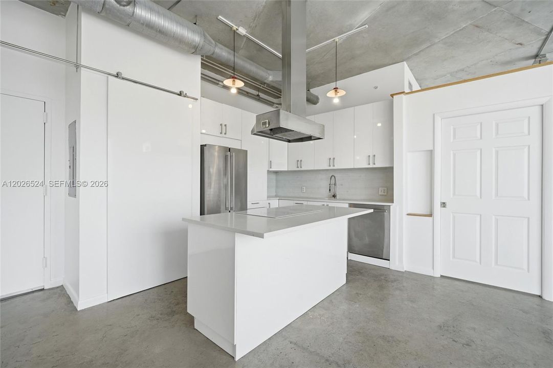 For Sale: $390,000 (2 beds, 2 baths, 997 Square Feet)
