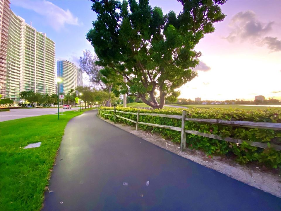 For Sale: $329,000 (2 beds, 2 baths, 1079 Square Feet)