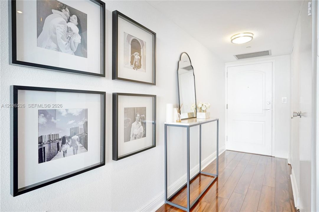For Sale: $329,000 (2 beds, 2 baths, 1079 Square Feet)