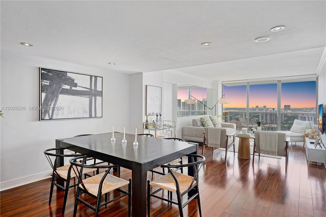 For Sale: $329,000 (2 beds, 2 baths, 1079 Square Feet)