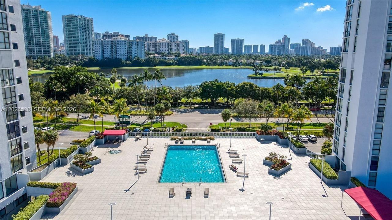 For Sale: $329,000 (2 beds, 2 baths, 1079 Square Feet)
