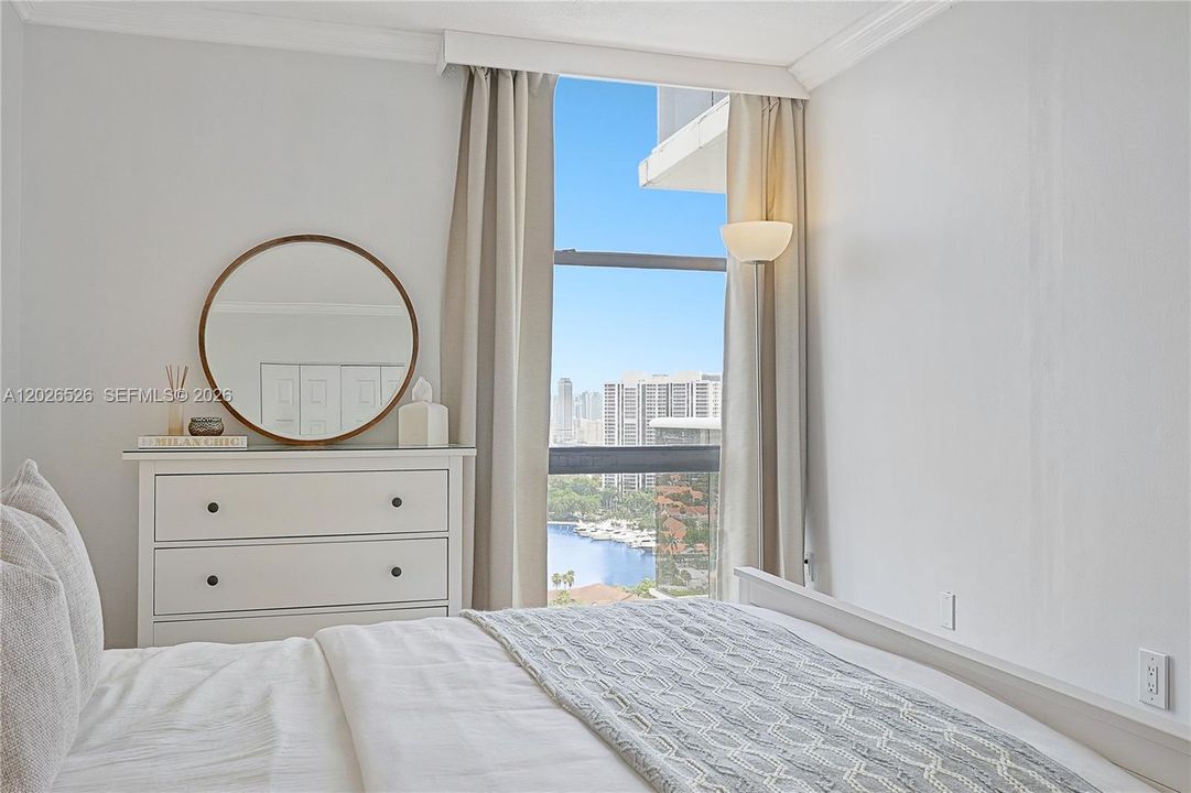 For Sale: $329,000 (2 beds, 2 baths, 1079 Square Feet)