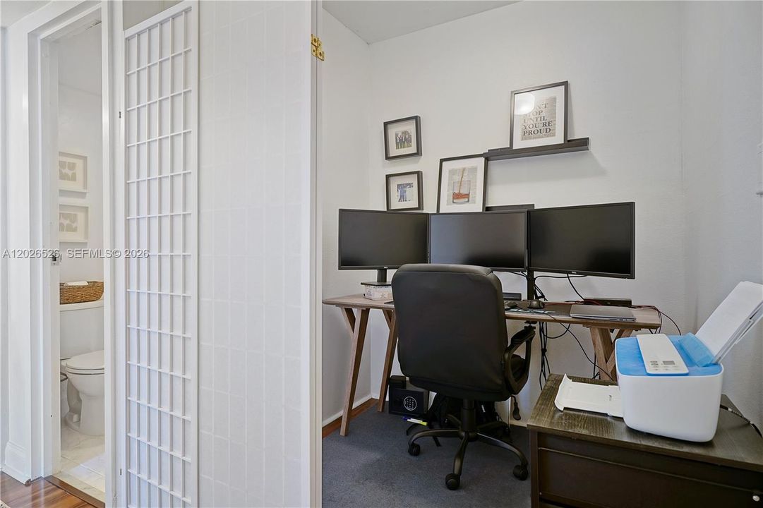 For Sale: $329,000 (2 beds, 2 baths, 1079 Square Feet)