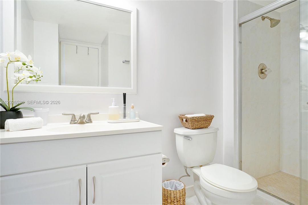 For Sale: $329,000 (2 beds, 2 baths, 1079 Square Feet)