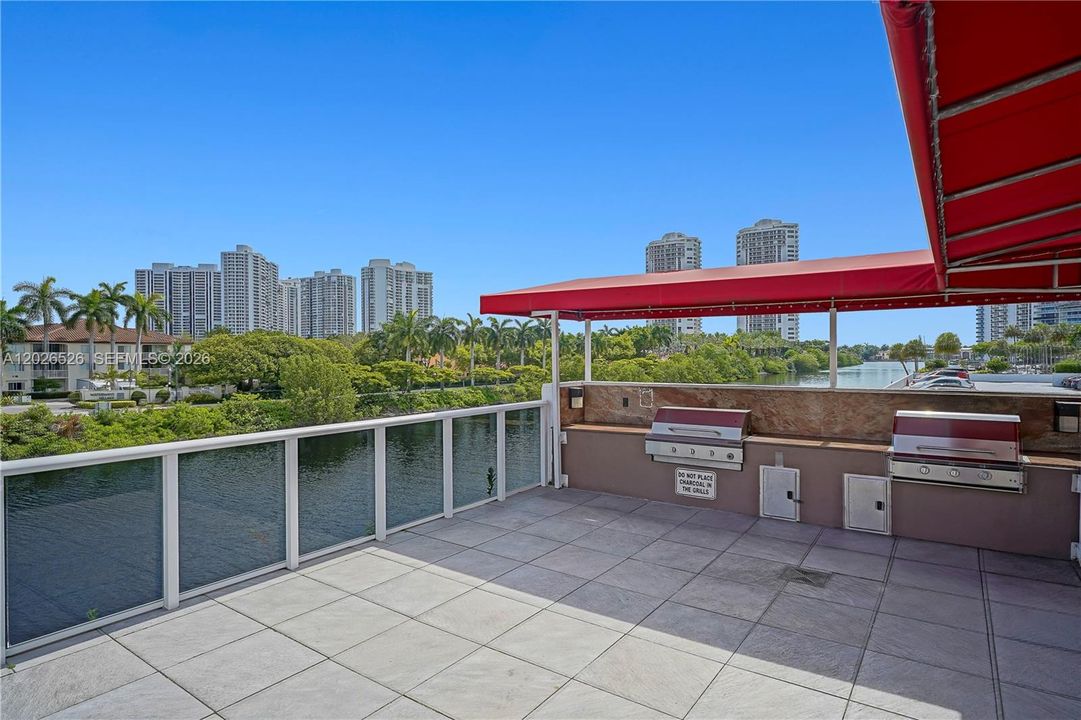 For Sale: $329,000 (2 beds, 2 baths, 1079 Square Feet)
