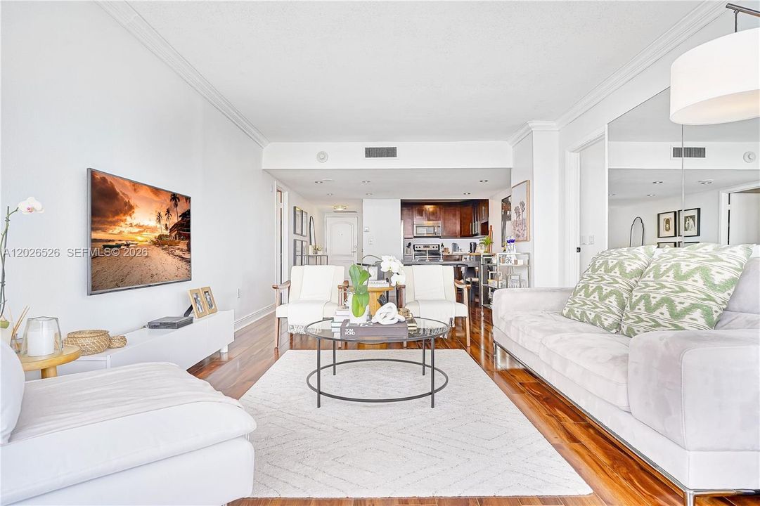 For Sale: $329,000 (2 beds, 2 baths, 1079 Square Feet)