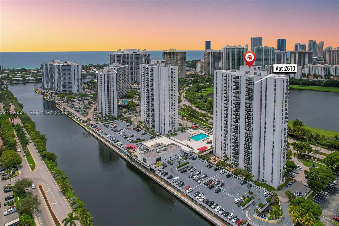 For Sale: $329,000 (2 beds, 2 baths, 1079 Square Feet)