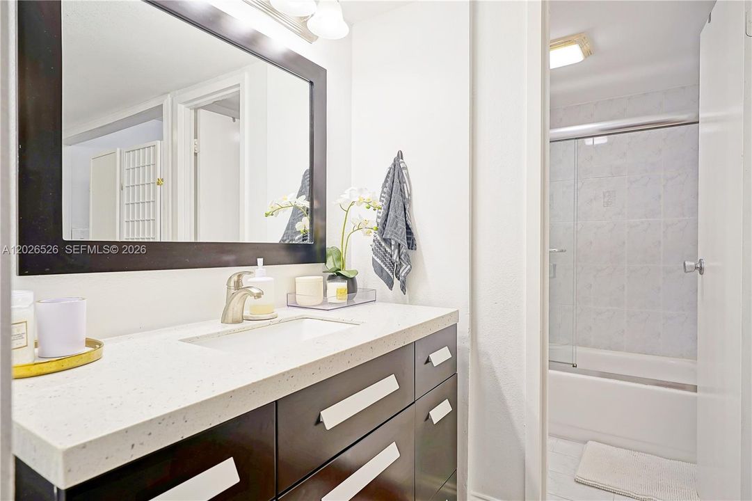 For Sale: $329,000 (2 beds, 2 baths, 1079 Square Feet)