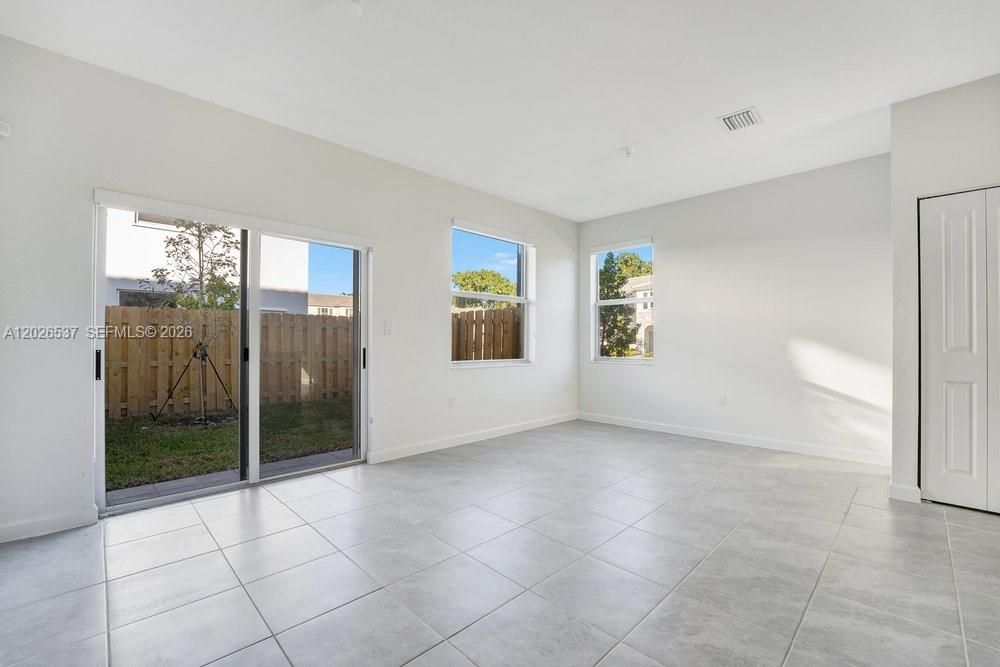 For Sale: $370,000 (3 beds, 2 baths, 1328 Square Feet)