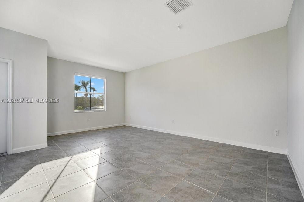 For Sale: $370,000 (3 beds, 2 baths, 1328 Square Feet)