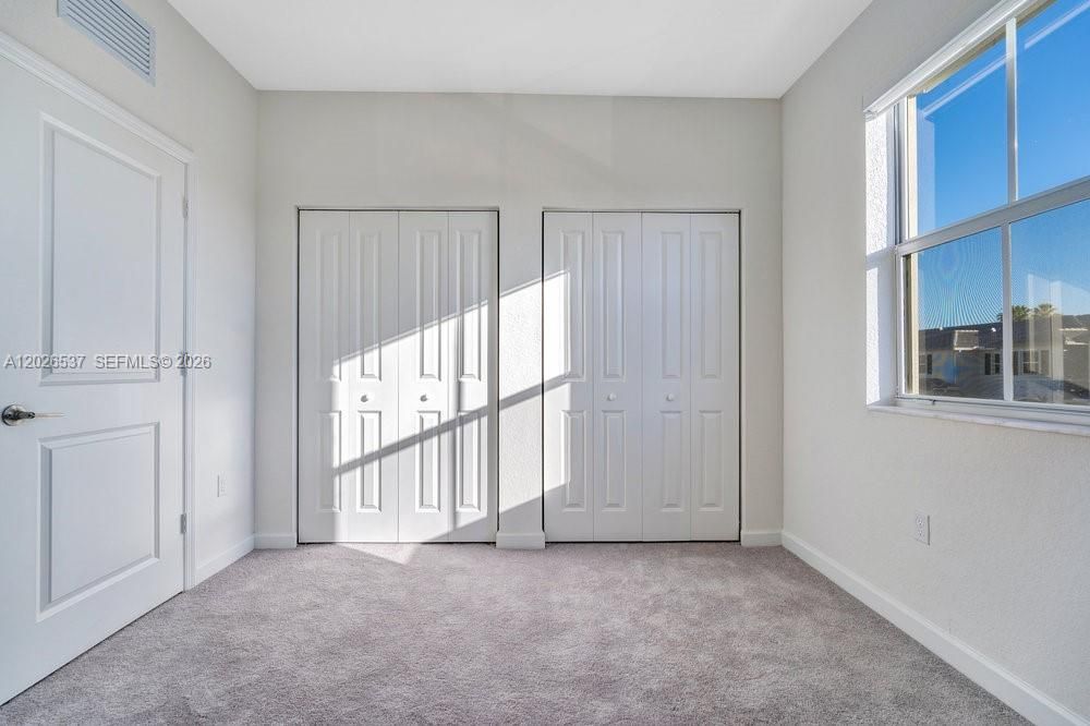 For Sale: $370,000 (3 beds, 2 baths, 1328 Square Feet)