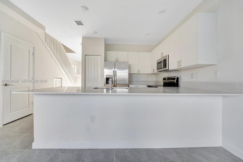 For Sale: $370,000 (3 beds, 2 baths, 1328 Square Feet)
