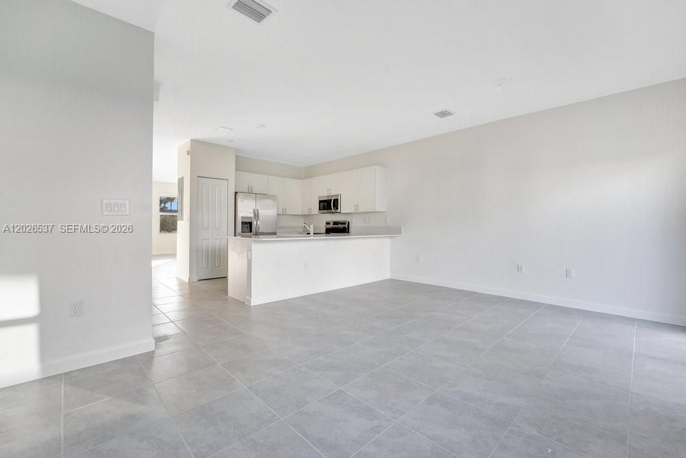 For Sale: $370,000 (3 beds, 2 baths, 1328 Square Feet)