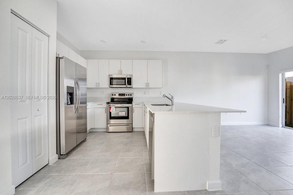 For Sale: $370,000 (3 beds, 2 baths, 1328 Square Feet)
